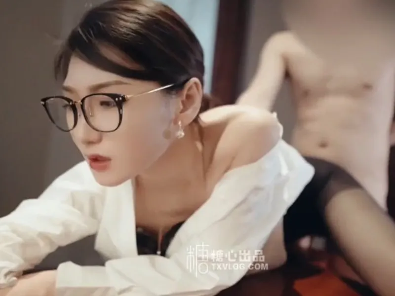 Vào phòng riêng được cấp trên nữ dâm đãng bú của quý cho