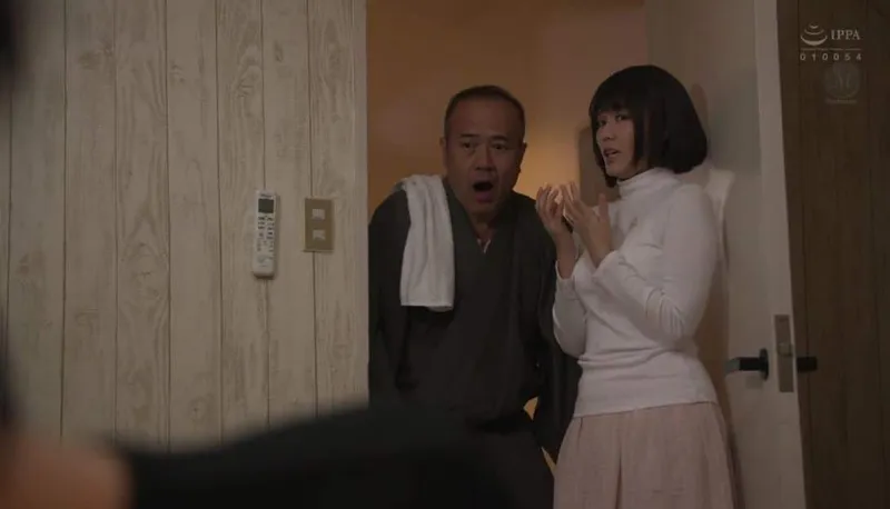 Bố chồng gài bẫy người yêu của con trai để tống tình mỗi ngày